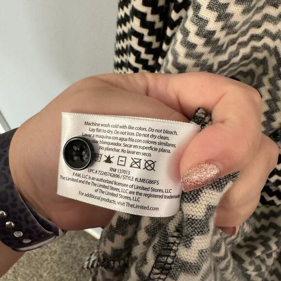 The Limited Waterfall Front Black & White Chevron Cardigan Sweater Women Size XL - Picture 7 of 7